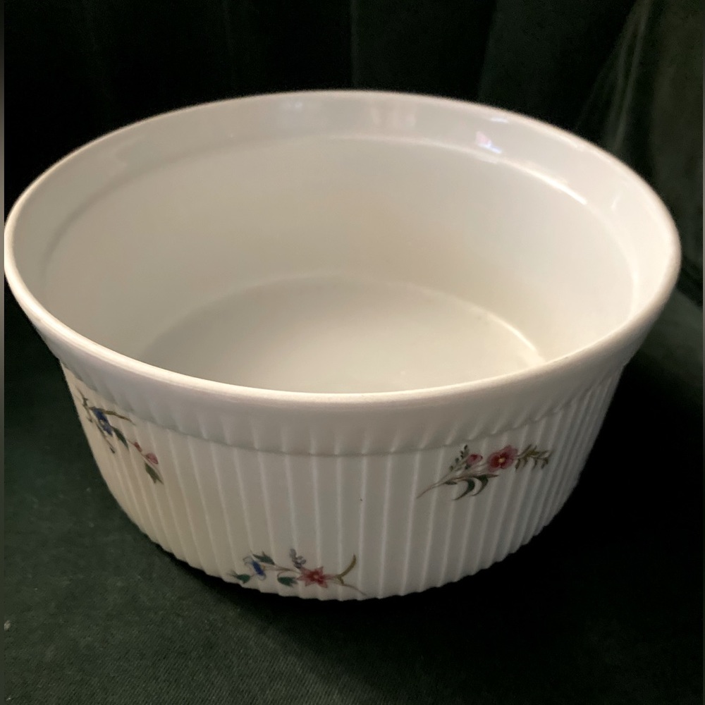 Cordon Bleu BIA Ribbed Soufflé Baking Dish Bowl, flower Design